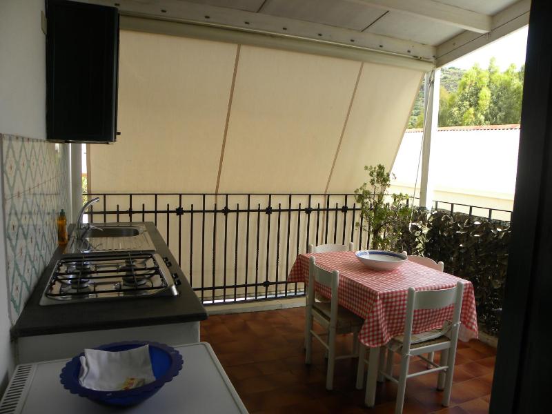 Studio with External Kitchenette image 3