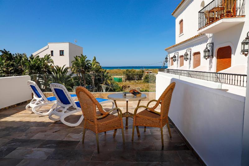 Double or Twin Room with Sea View image 4