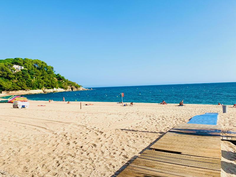 Modern and design studio near the beach with large swimming pools. - image 17