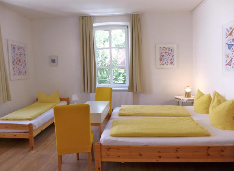 Triple Room with Shared Bathroom image 2