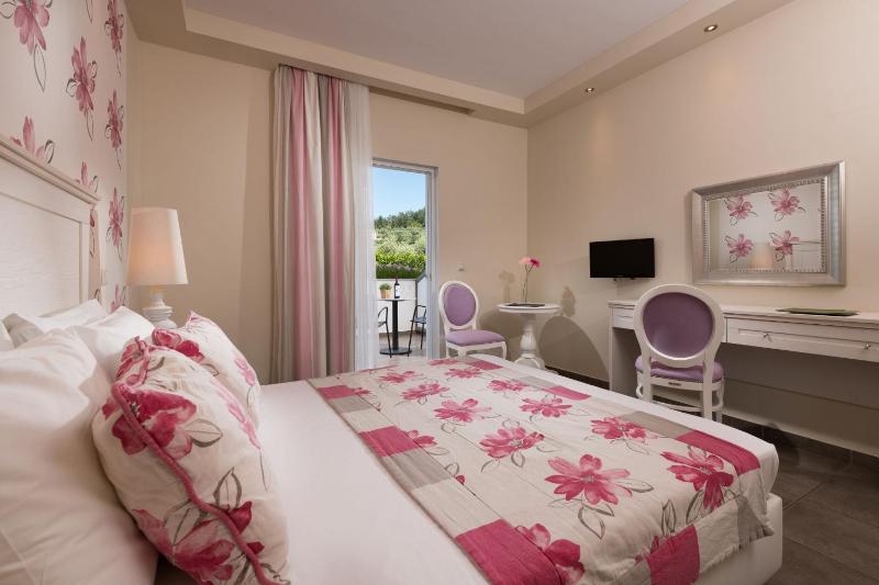 Deluxe Double Room image 4