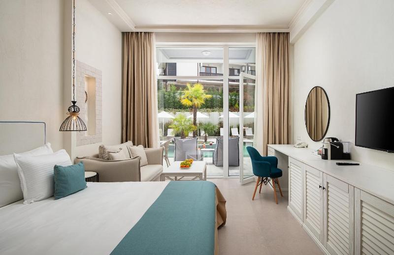 Deluxe Double Room with Pool Access - Adults Only image 2