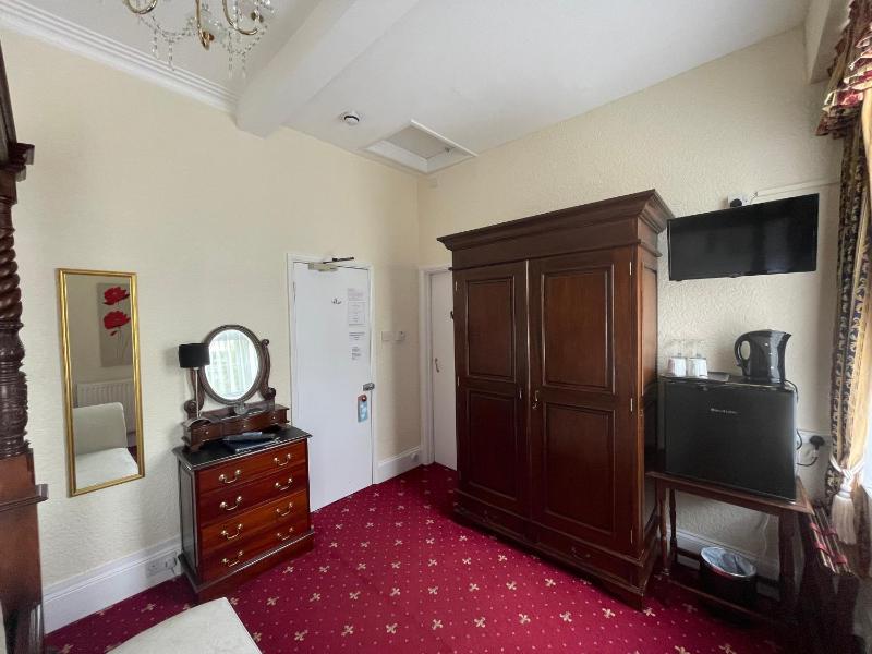 Four Poster Room image 4