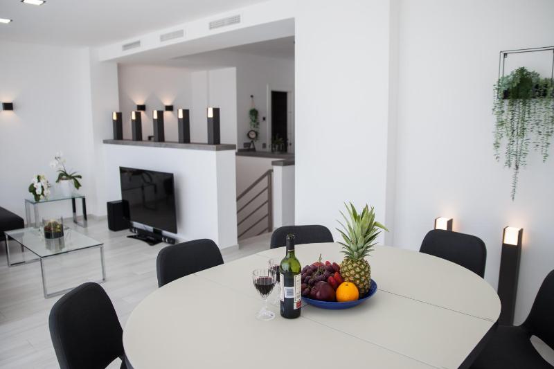 Spacious 200 sq.m. penthouse with sea view terraces - image 26