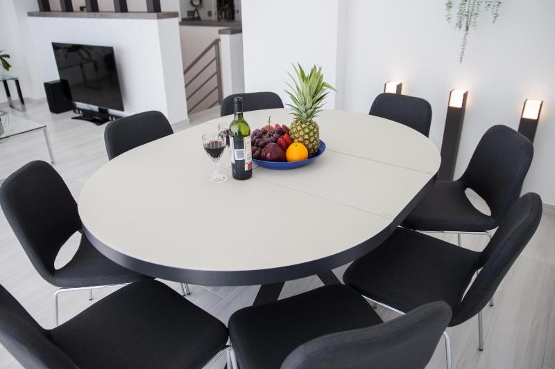 Spacious 200 sq.m. penthouse with sea view terraces - image 48