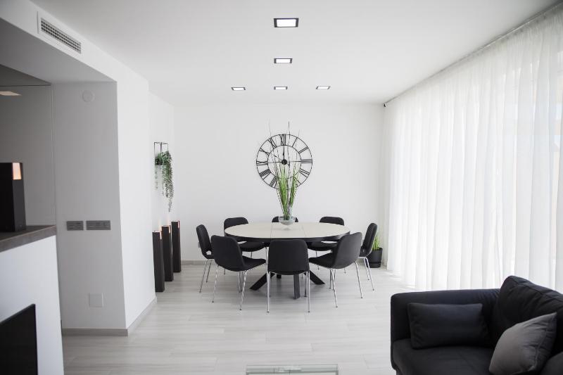 Spacious 200 sq.m. penthouse with sea view terraces - image 14