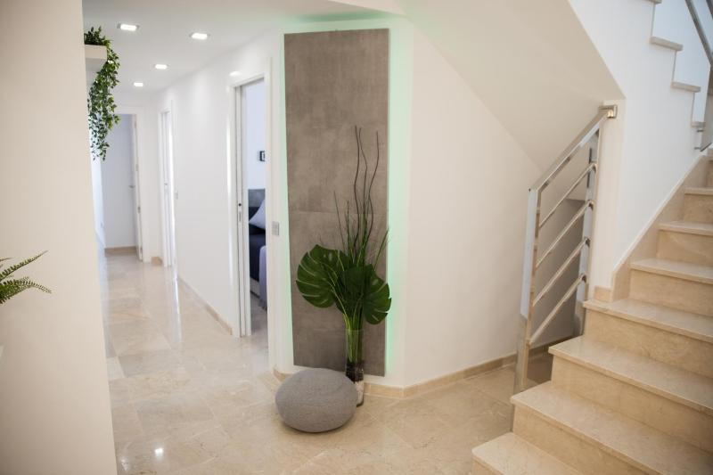 Spacious 200 sq.m. penthouse with sea view terraces - image 36