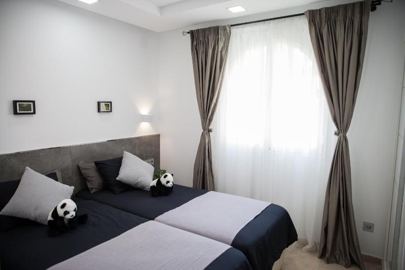 Spacious 200 sq.m. penthouse with sea view terraces - image 46