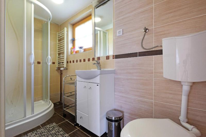 One-Bedroom Cottage image 4