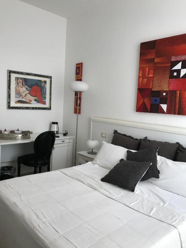 Double or Twin Room with Balcony and Sea View image 4