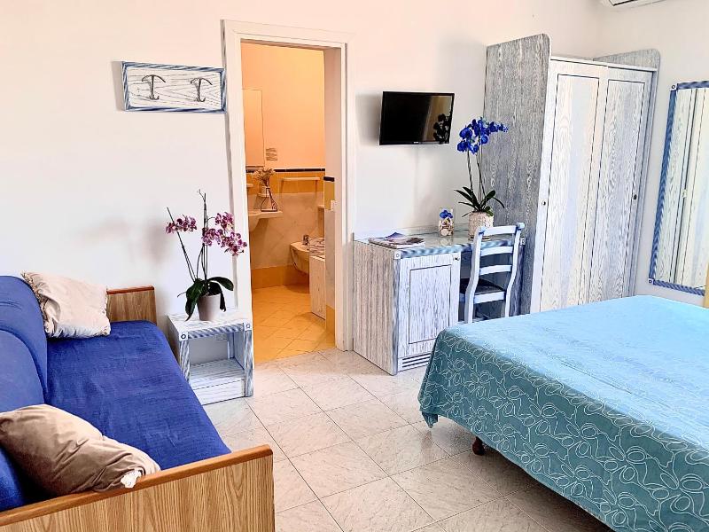 Quadruple Room image 2