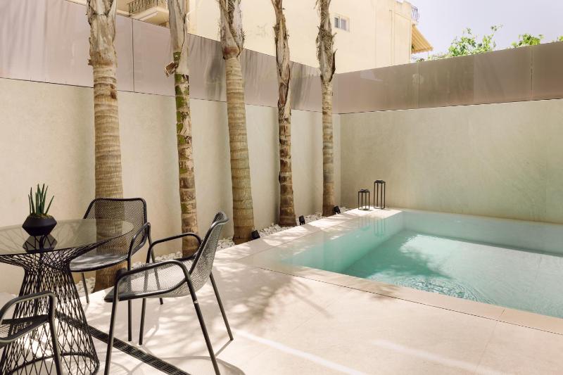 Deluxe Double Room with Sea View image 4