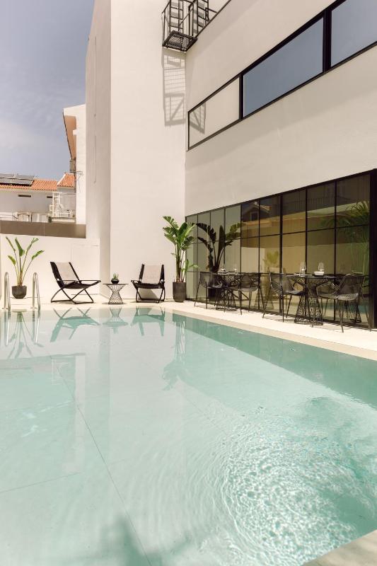 Deluxe Double Room with Sea View image 3