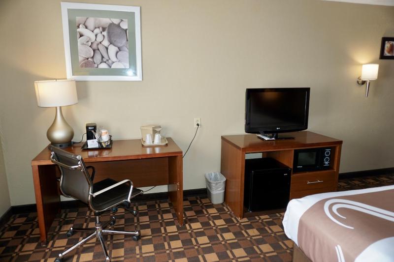 King Suite with Sofa Bed - Non-Smoking image 3