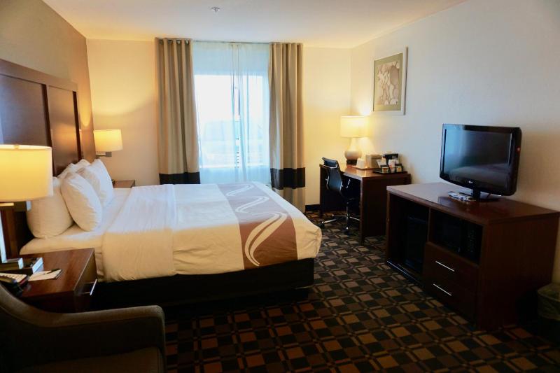 King Suite with Sofa Bed - Non-Smoking image 2