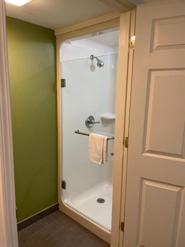 Queen Room - Non-Smoking image 2