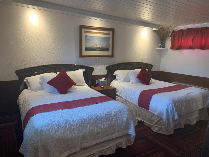 Double Room with Two Double Beds image 4
