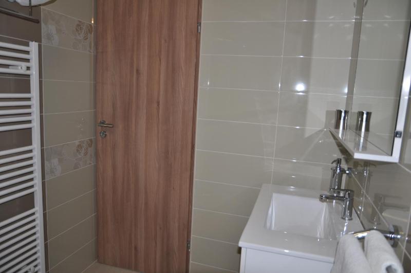 Double Room image 3