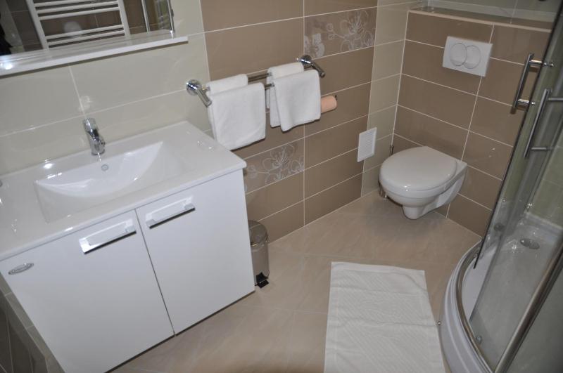 Twin Room image 2