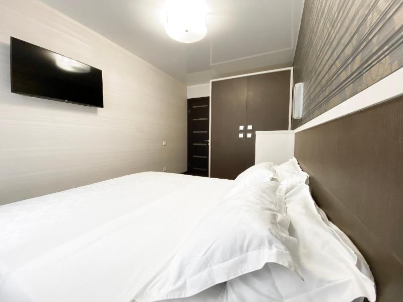 Luxury 2-bedroom river view - image 12