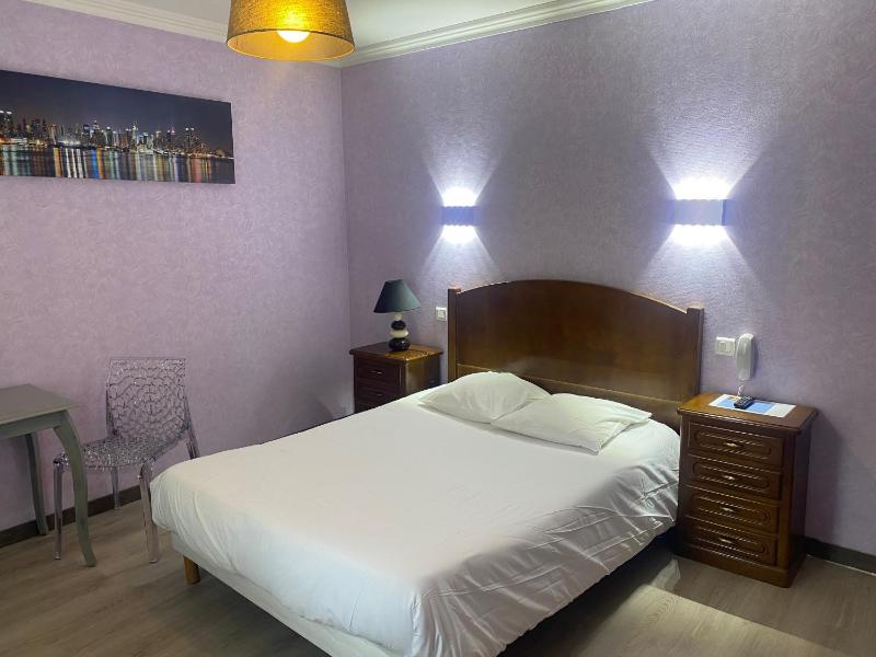 Double Room image 4