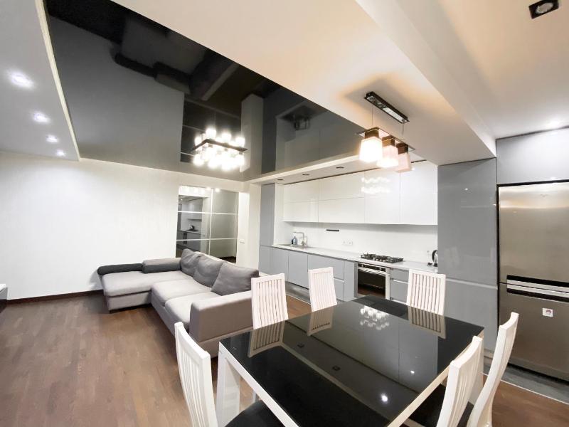 Luxury 2-bedroom river view - image 10