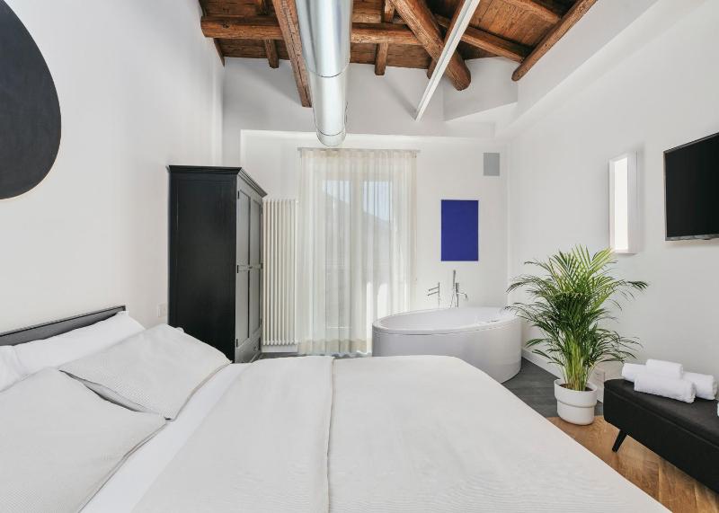 The Silver Lava - design apartment and spa - image 23
