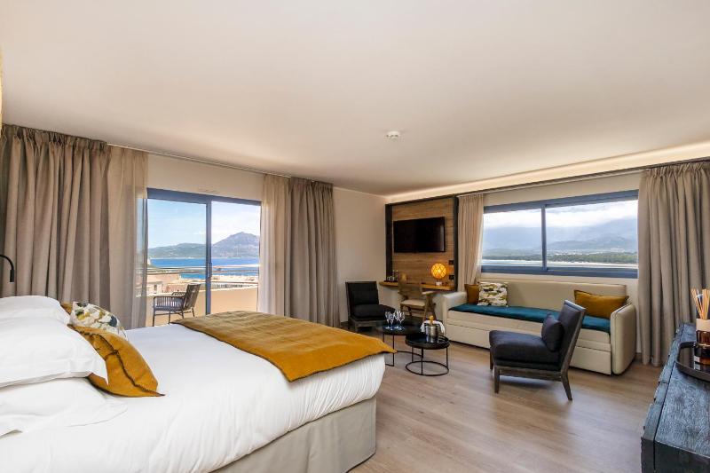 Suite with Hot Tub image 1