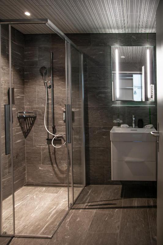 Standard Double or Twin Room image 4
