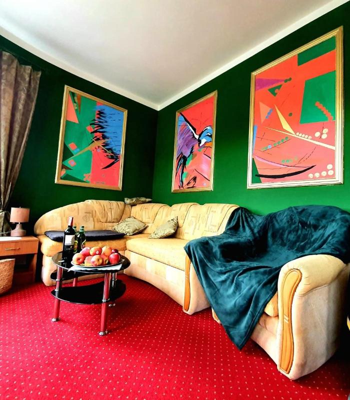 One-Bedroom Apartment image 1