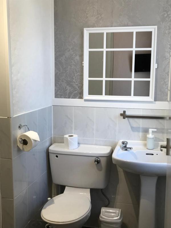 Triple Room (2 Adults + 1 Child) image 2