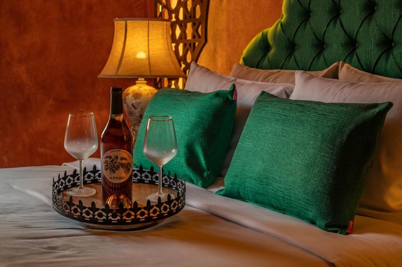 Classic Double Room with View image 3