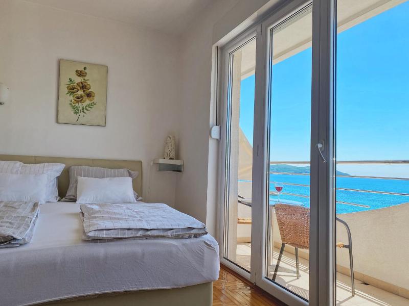Studio with Balcony and Sea View (2 Adults) image 1