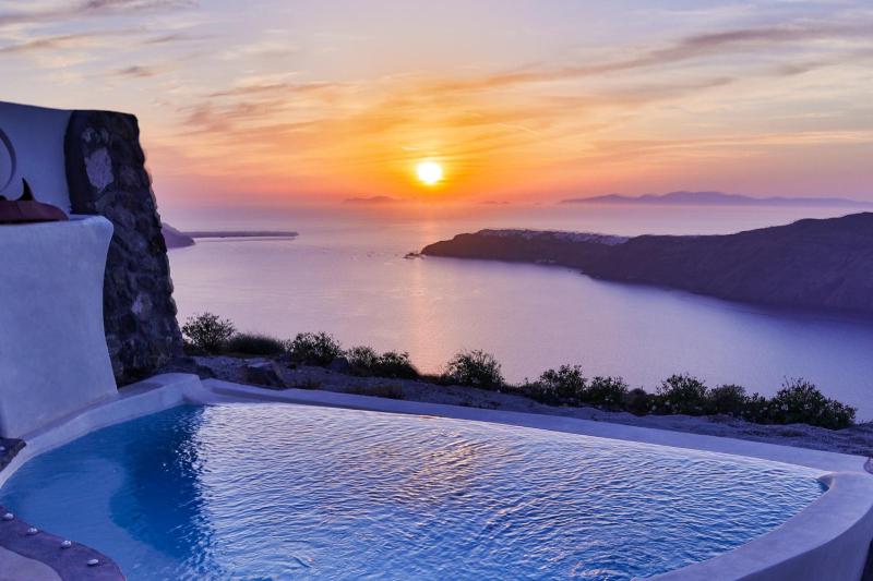 Vinsanto Honeymoon Villa with Private Heated Pool and Caldera View image 2