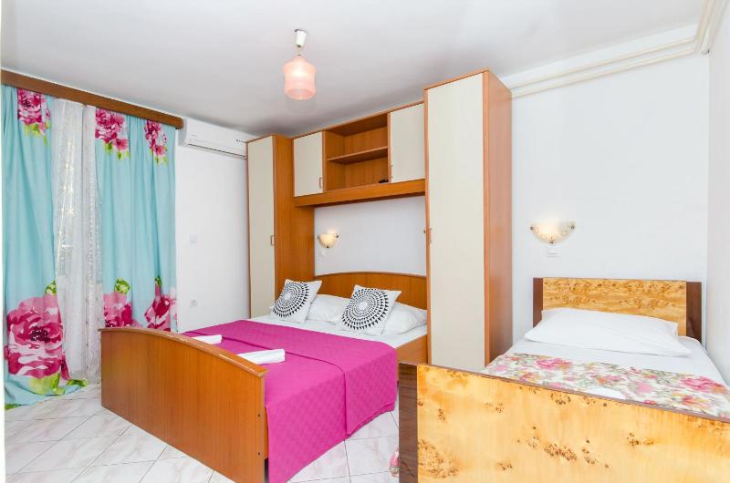 Apartment and Rooms Ivan - image 10