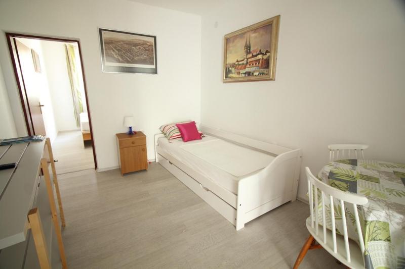 Apartment 4693-2 for max. 4 pers. in Malinska - image 3