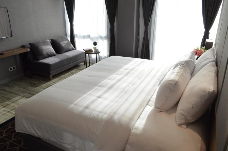 Executive Suite image 4
