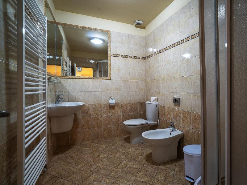 Deluxe Double Room with Balcony image 3