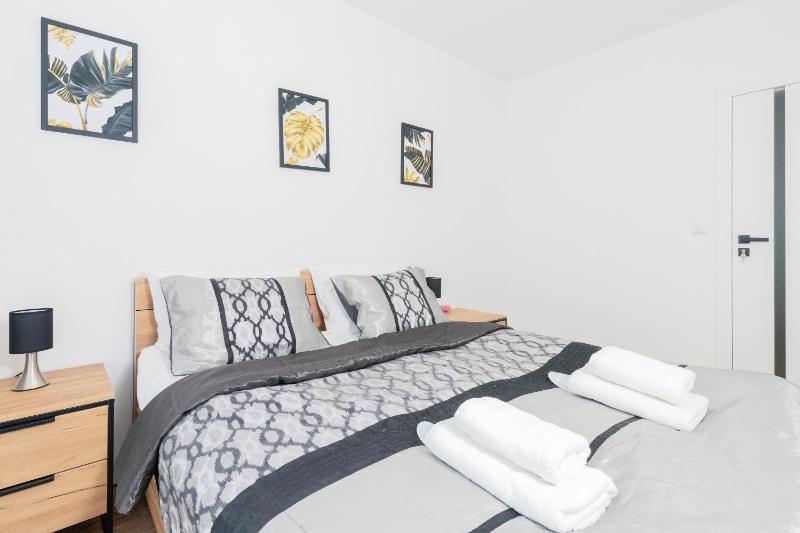 Navalis Apartments with Parking in Gdynia by Noclegi Renters - image 30