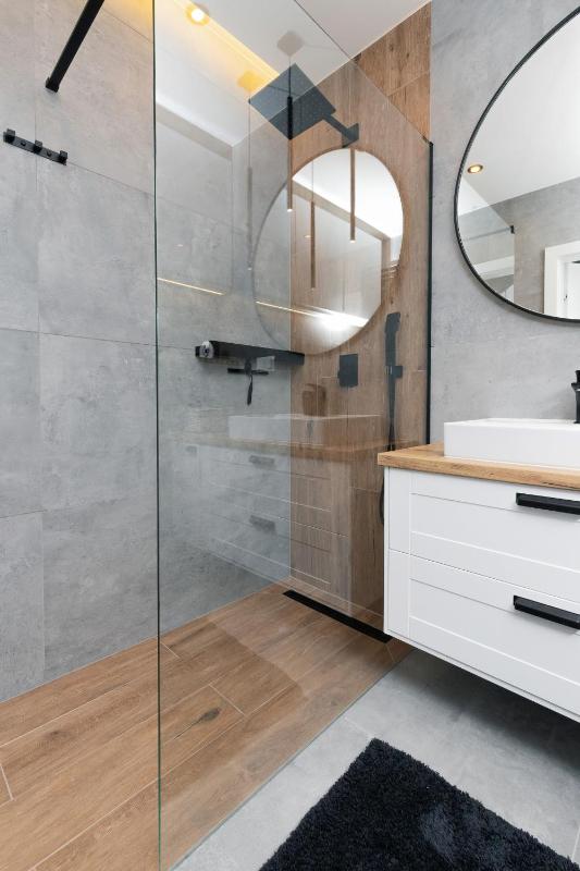 Navalis Apartments with Parking in Gdynia by Noclegi Renters - image 21