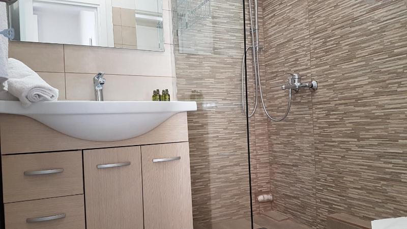 Sky Apartment - Athens Center 5 BD 4 BATH - image 9