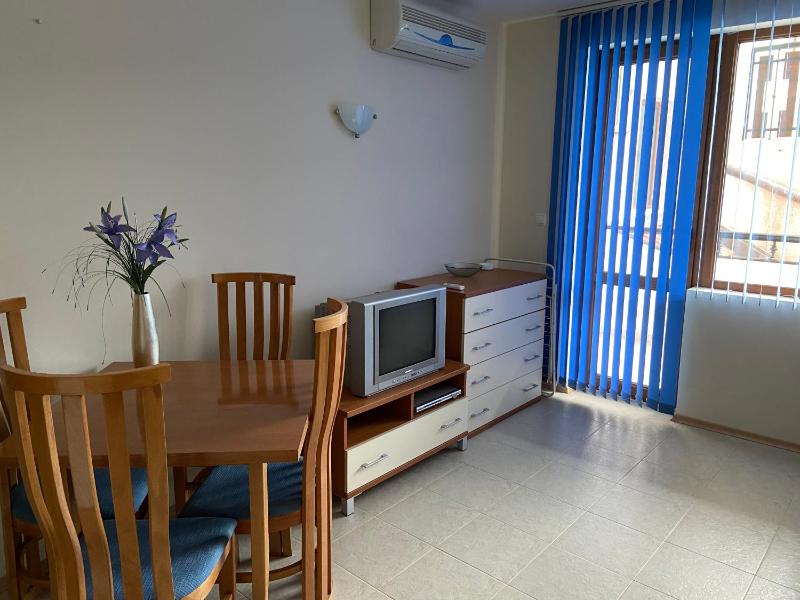 Economy One-Bedroom Apartment image 3