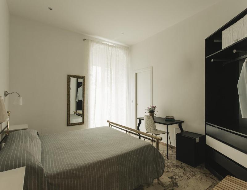Comfort Triple Room with Shower image 4