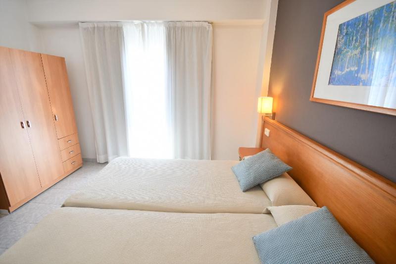 Standard Double or Twin Room with Balcony image 4