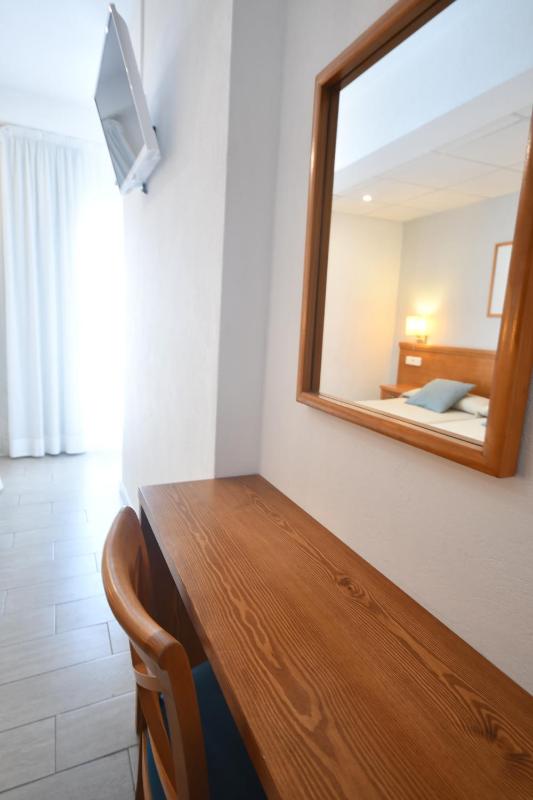 Standard Double or Twin Room with Balcony image 2