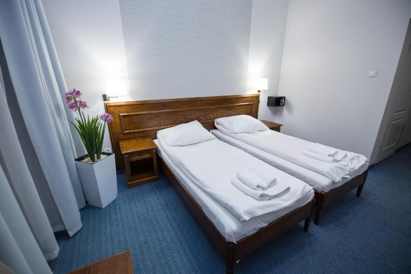 Twin Room image 1