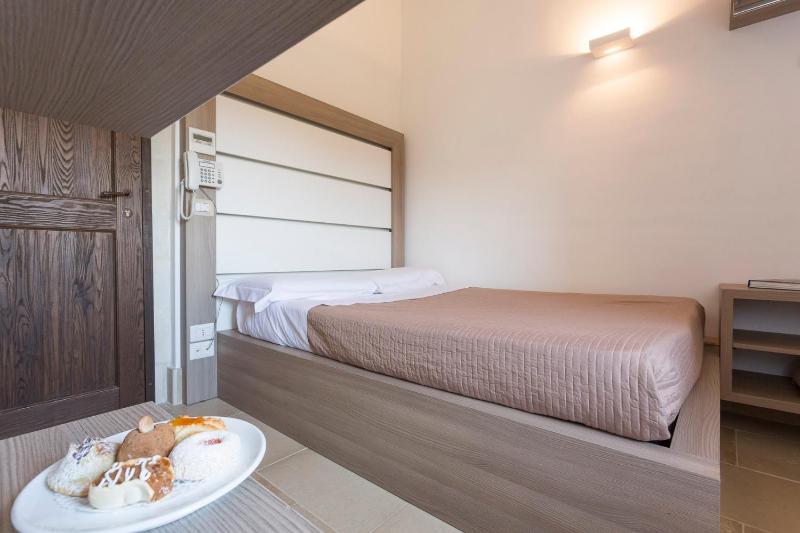 Small Double Room image 3