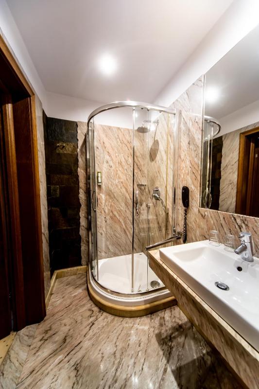 Standard Room image 4