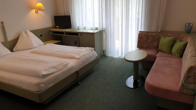 Double Room with Extra Bed image 4