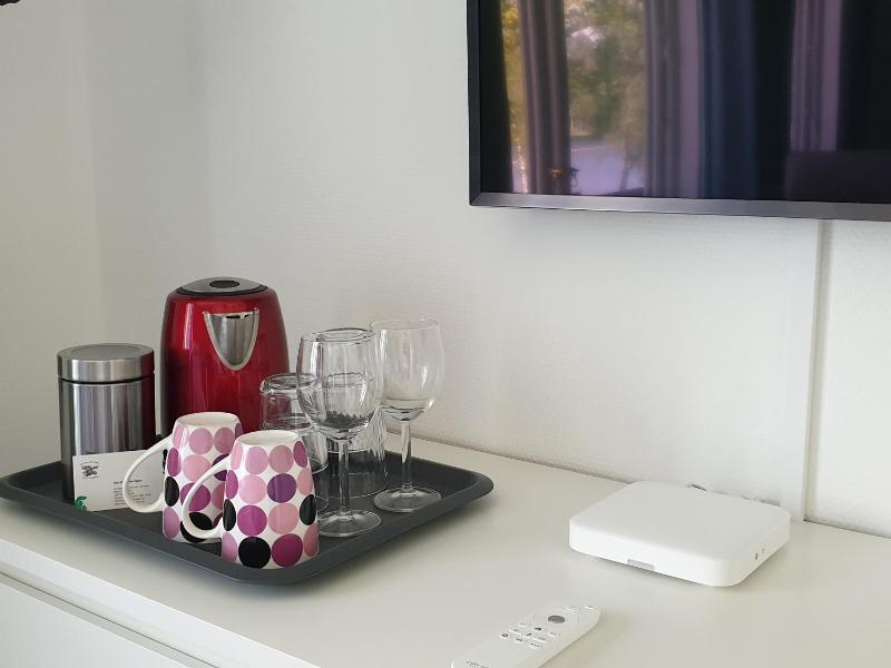Standard Twin Room with Shared Bathroom image 4